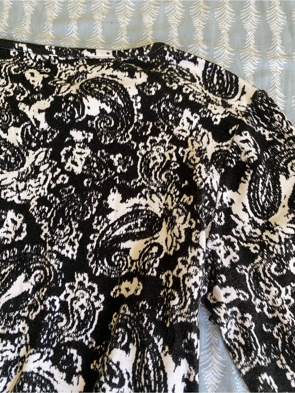 Anne Klein Black and White Paisley Print Key Hole Button Front Long Sleeve Top - Picture 7 of 7